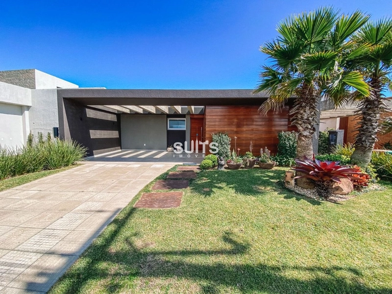 Casa mobiliada e decorada na beira do lago no condomínio Riviera: 3ª foto da galeria de imagens do imóvel