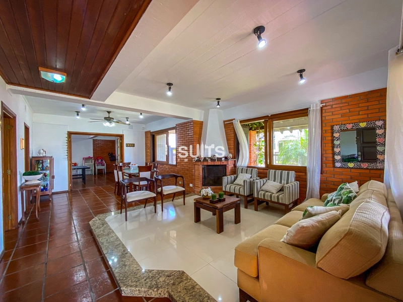 Excelente sobrado de esquina próximo ao mar no Centro de Xangri-Lá: 8ª foto da galeria de imagens do imóvel