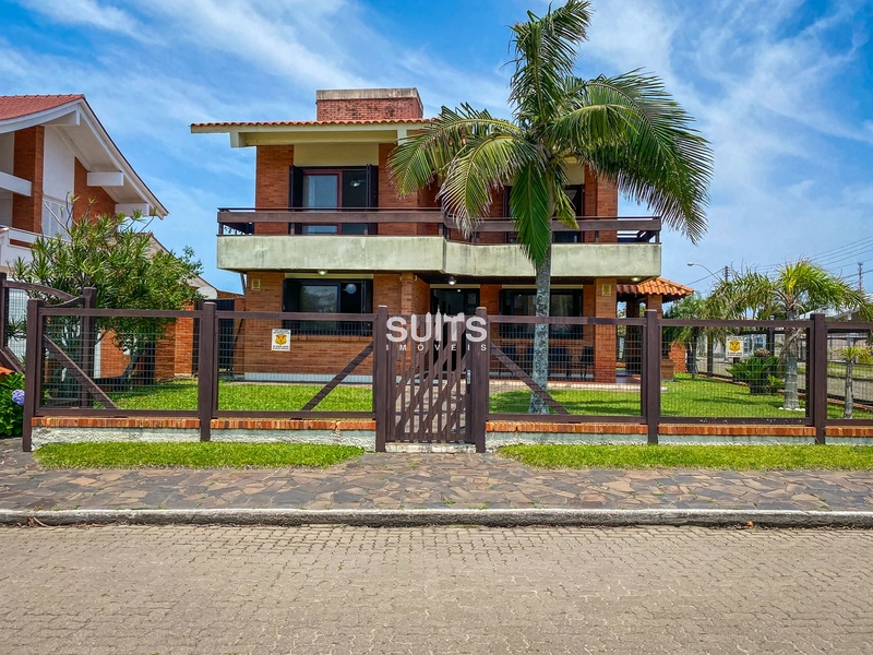 Excelente sobrado de esquina próximo ao mar no Centro de Xangri-Lá: 2ª foto da galeria de imagens do imóvel