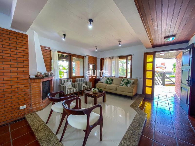 Excelente sobrado de esquina próximo ao mar no Centro de Xangri-Lá: 9ª foto da galeria de imagens do imóvel