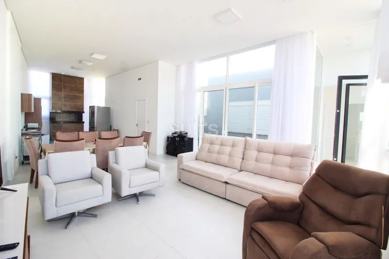 Linda casa com fundos para a área verde no condomínio Riviera: 5ª foto da galeria de imagens do imóvel