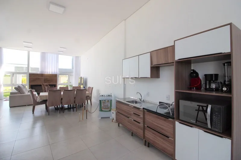 Linda casa com fundos para a área verde no condomínio Riviera: 8ª foto da galeria de imagens do imóvel