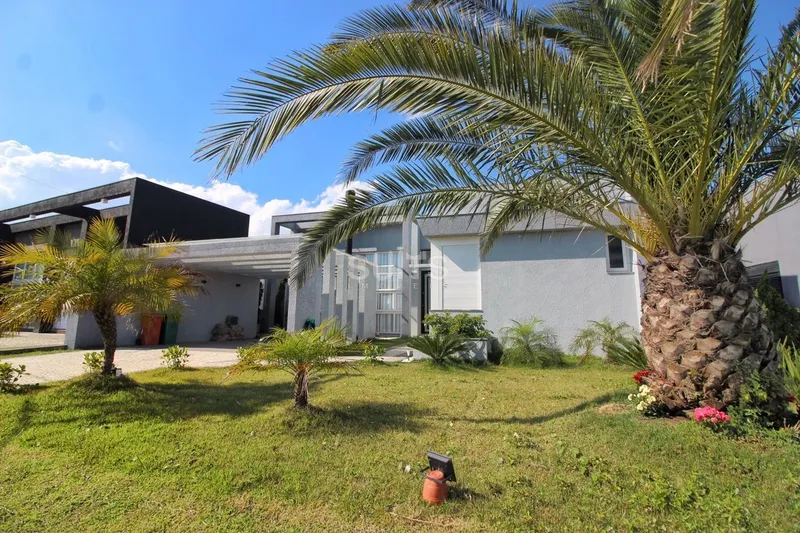 Linda casa com fundos para a área verde no condomínio Riviera: 3ª foto da galeria de imagens do imóvel