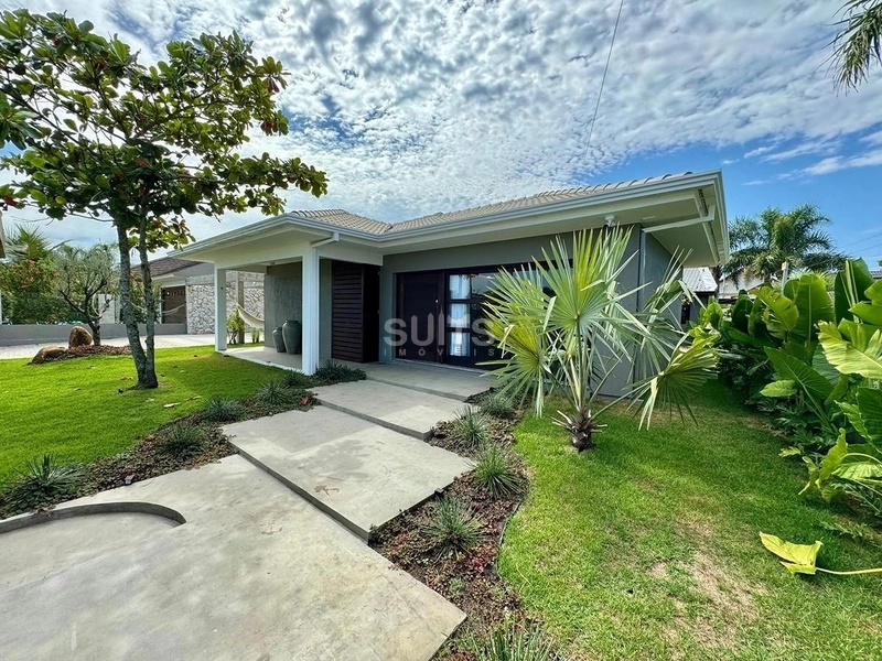 Belíssima casa à venda em Atlântida : 1ª foto da galeria de imagens do imóvel