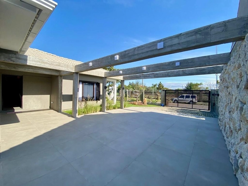 Belíssima casa à venda em Atlântida : 3ª foto da galeria de imagens do imóvel