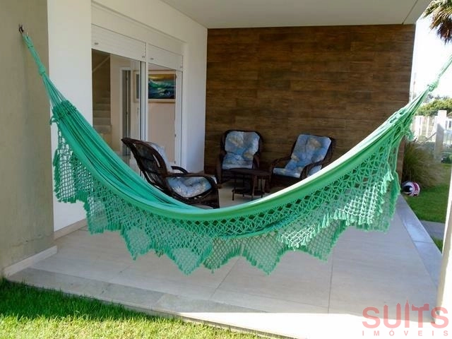 Sobrado em excelente localização próximo ao mar na praia de Atlântida: 2ª foto da galeria de imagens do imóvel