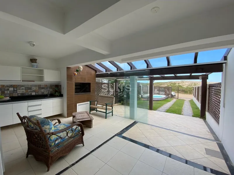 Excelente sobrado duplex à venda no Centro de Xangri-Lá: 3ª foto da galeria de imagens do imóvel