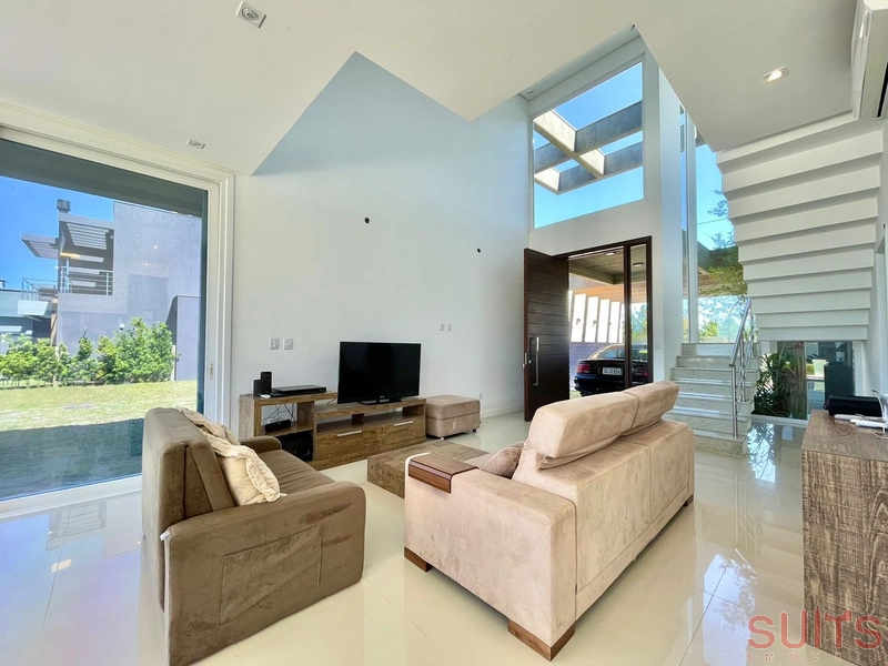 Excelente sobrado beira lago no condomínio Riviera: 3ª foto da galeria de imagens do imóvel