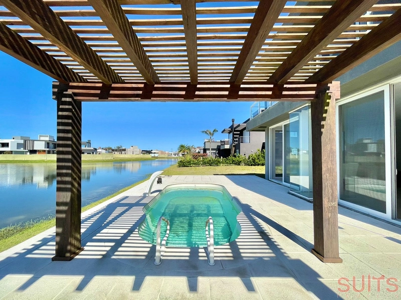 Excelente sobrado beira lago no condomínio Riviera: 16ª foto da galeria de imagens do imóvel