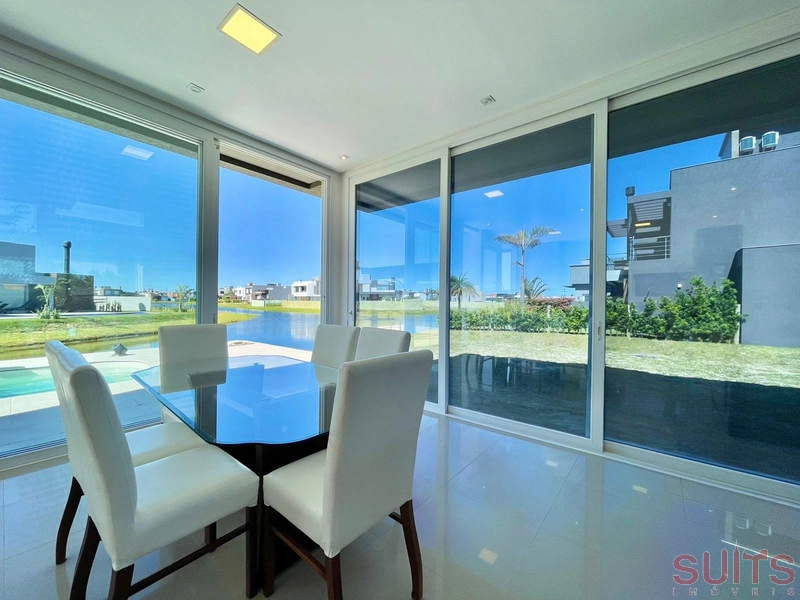 Excelente sobrado beira lago no condomínio Riviera: 5ª foto da galeria de imagens do imóvel