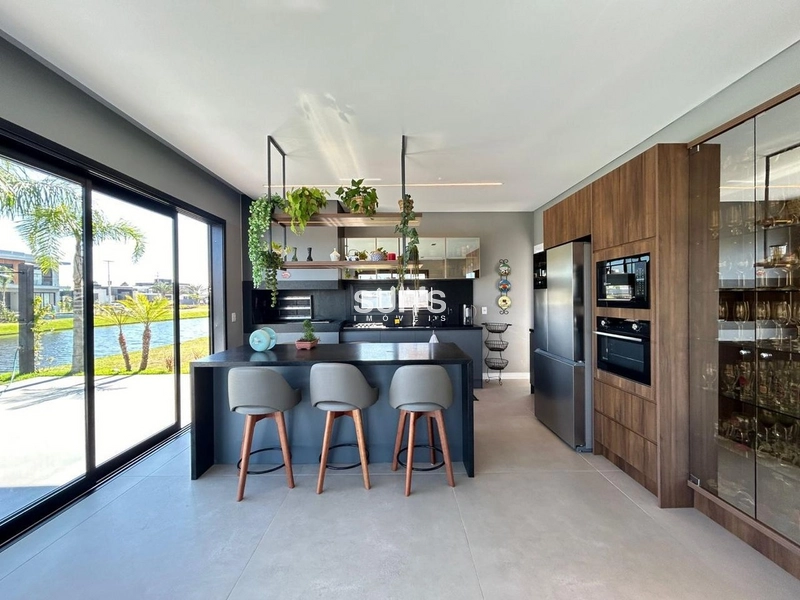 Excelente sobrado beira lago à venda no condomínio Sunset em Xangri-lá: 2ª foto da galeria de imagens do imóvel