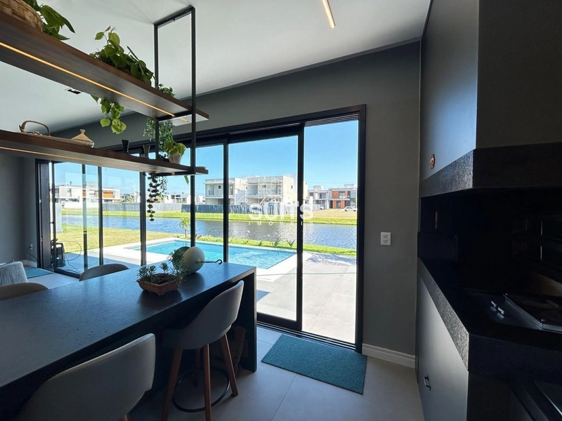 Excelente sobrado beira lago à venda no condomínio Sunset em Xangri-lá: 3ª foto da galeria de imagens do imóvel