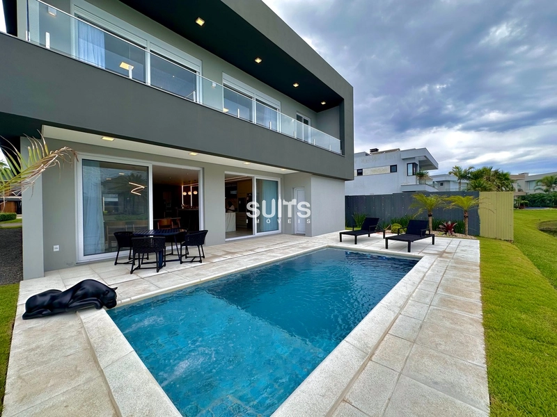 Mansão beira lago de alto padrão no condomínio Enseada: 43ª foto da galeria de imagens do imóvel