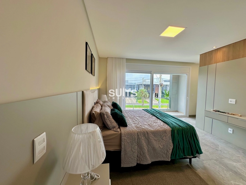 Mansão beira lago de alto padrão no condomínio Enseada: 36ª foto da galeria de imagens do imóvel