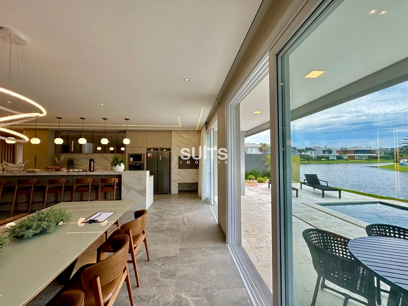 Mansão beira lago de alto padrão no condomínio Enseada: 17ª foto da galeria de imagens do imóvel