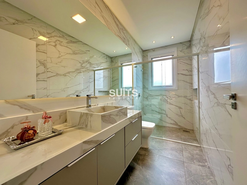 Mansão beira lago de alto padrão no condomínio Enseada: 35ª foto da galeria de imagens do imóvel