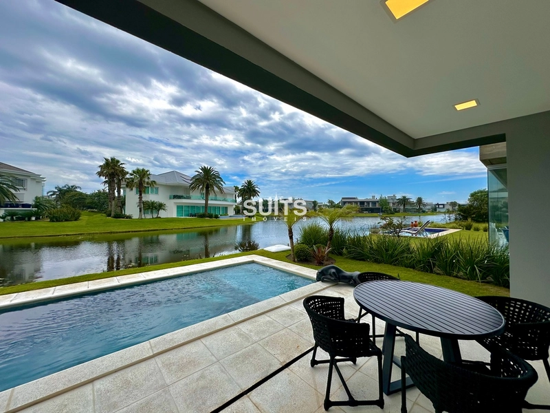 Mansão beira lago de alto padrão no condomínio Enseada: 41ª foto da galeria de imagens do imóvel