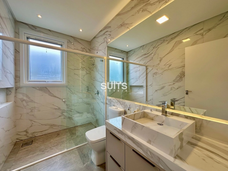 Mansão beira lago de alto padrão no condomínio Enseada: 29ª foto da galeria de imagens do imóvel