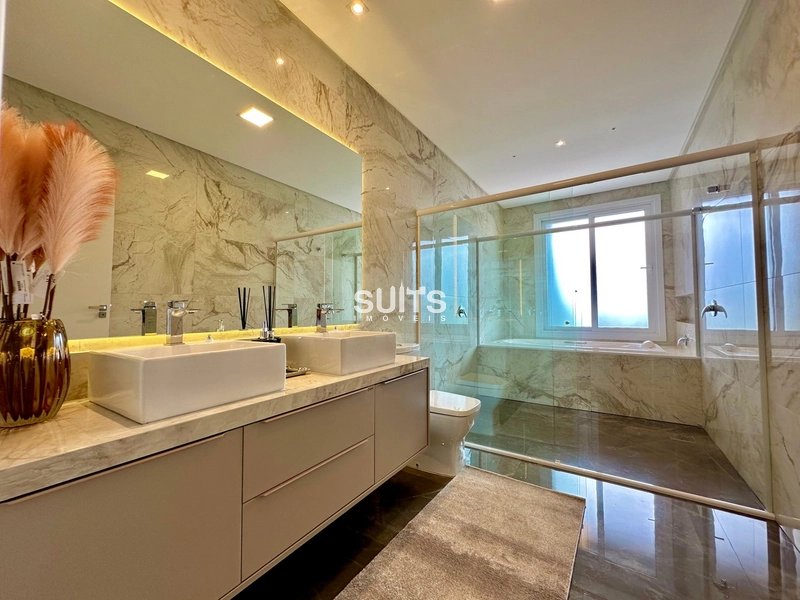 Mansão beira lago de alto padrão no condomínio Enseada: 33ª foto da galeria de imagens do imóvel