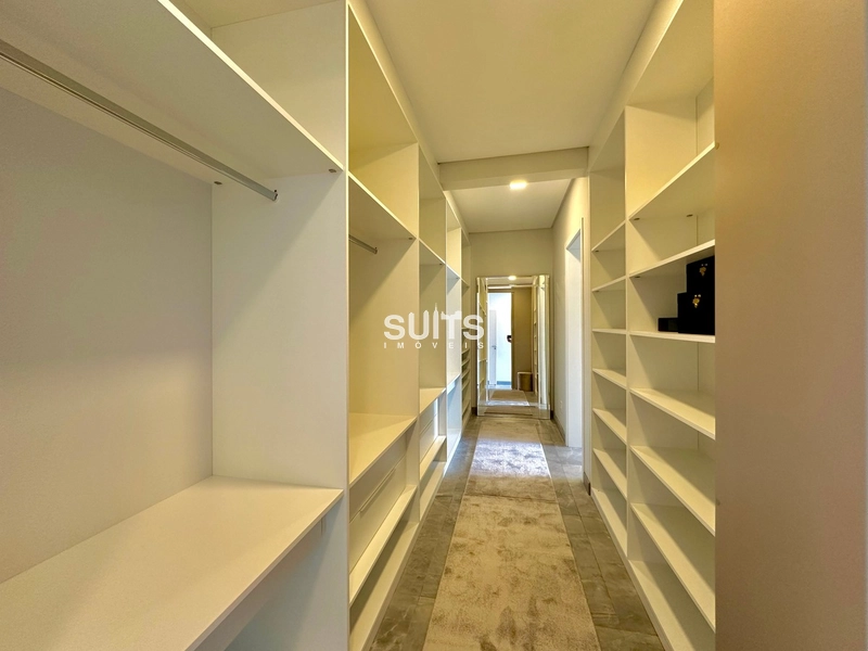 Mansão beira lago de alto padrão no condomínio Enseada: 32ª foto da galeria de imagens do imóvel