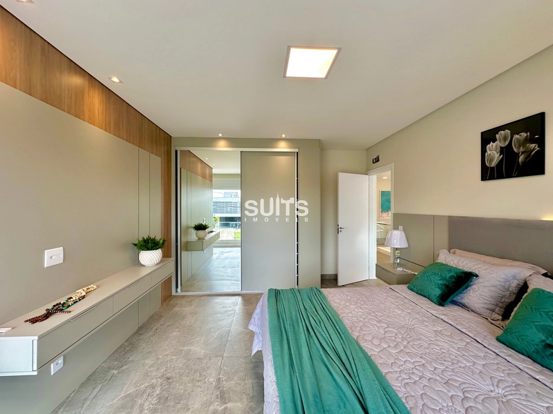 Mansão beira lago de alto padrão no condomínio Enseada: 39ª foto da galeria de imagens do imóvel