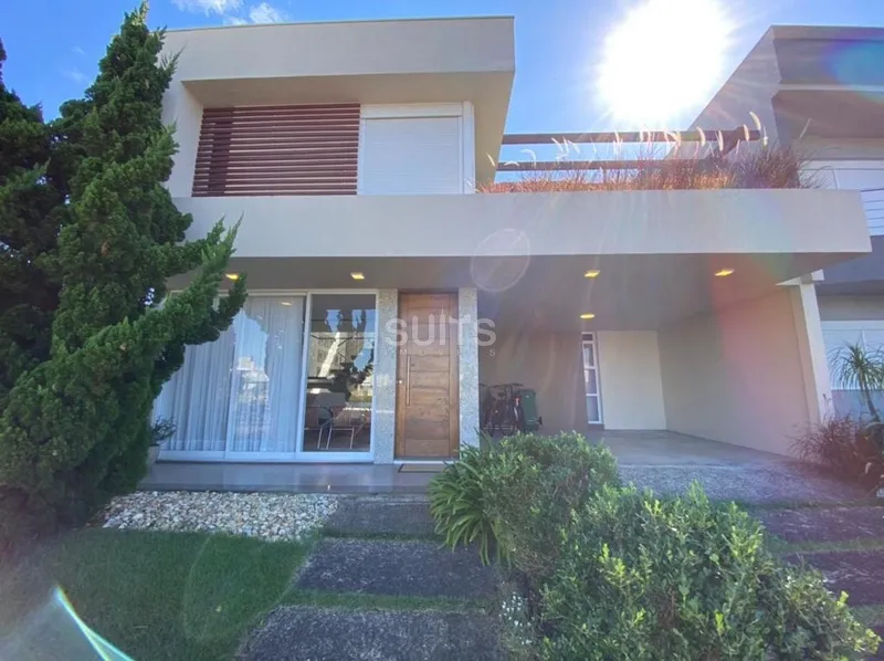 Lindo sobrado com uma bela vista para o lago no Condomínio Las Palmas: 2ª foto da galeria de imagens do imóvel