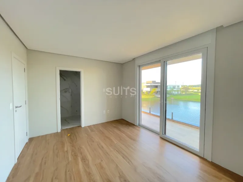 Belíssimo sobrado beira lago no condomínio Sense: 14ª foto da galeria de imagens do imóvel