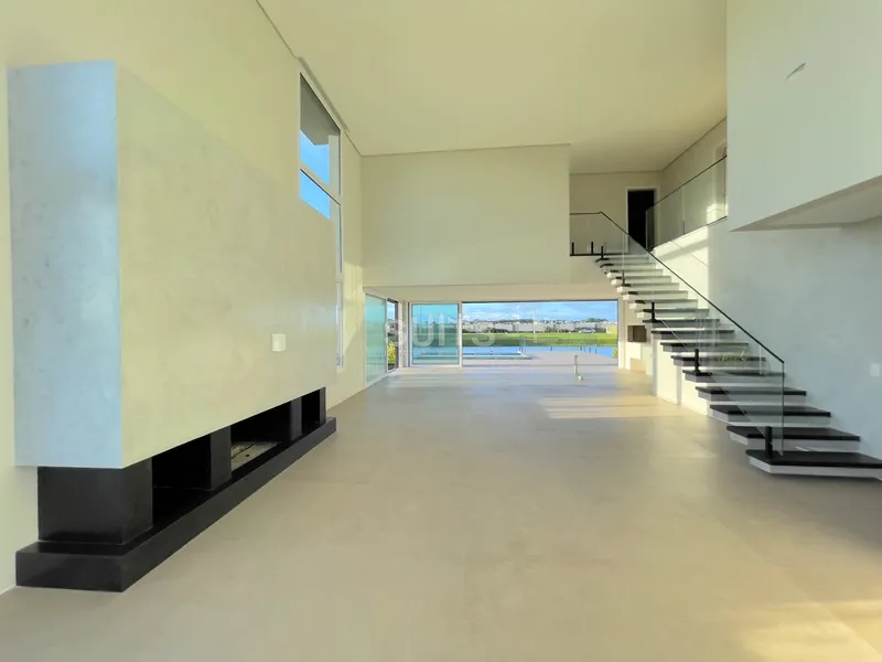 Belíssimo sobrado beira lago no condomínio Sense: 4ª foto da galeria de imagens do imóvel