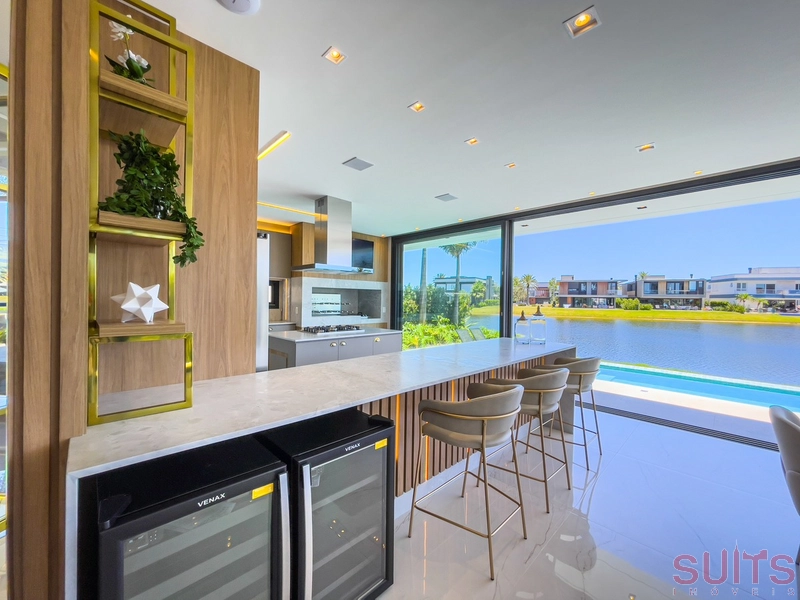 Mansão belíssima nas margens do lago no condomínio Enseada: 25ª foto da galeria de imagens do imóvel