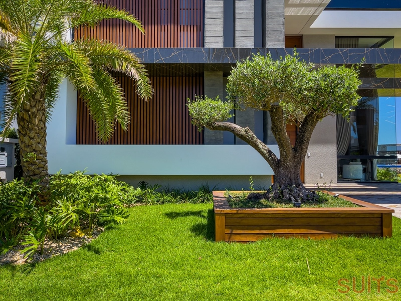 Mansão belíssima nas margens do lago no condomínio Enseada: 4ª foto da galeria de imagens do imóvel