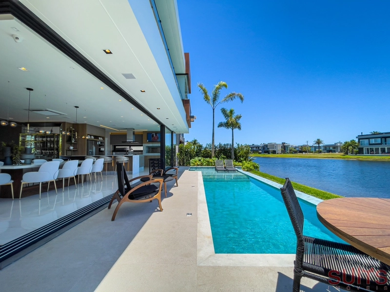 Mansão belíssima nas margens do lago no condomínio Enseada: 34ª foto da galeria de imagens do imóvel