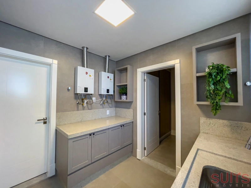 Mansão belíssima nas margens do lago no condomínio Enseada: 31ª foto da galeria de imagens do imóvel