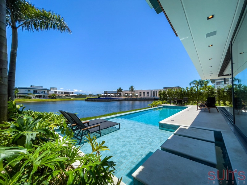 Mansão belíssima nas margens do lago no condomínio Enseada: 39ª foto da galeria de imagens do imóvel