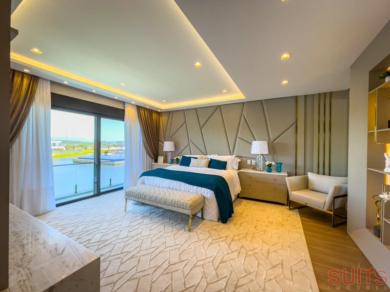 Mansão belíssima nas margens do lago no condomínio Enseada: 73ª foto da galeria de imagens do imóvel