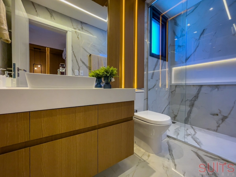 Mansão belíssima nas margens do lago no condomínio Enseada: 59ª foto da galeria de imagens do imóvel