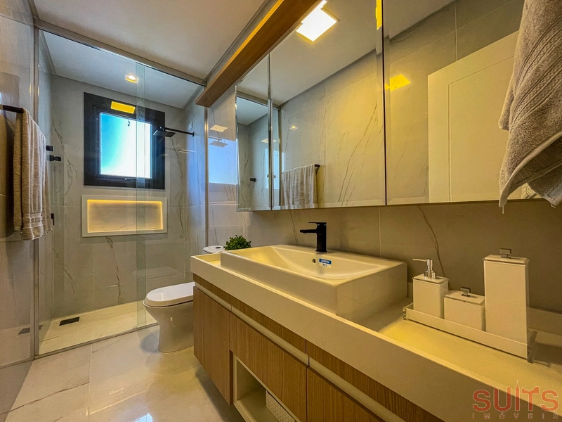 Mansão belíssima nas margens do lago no condomínio Enseada: 45ª foto da galeria de imagens do imóvel