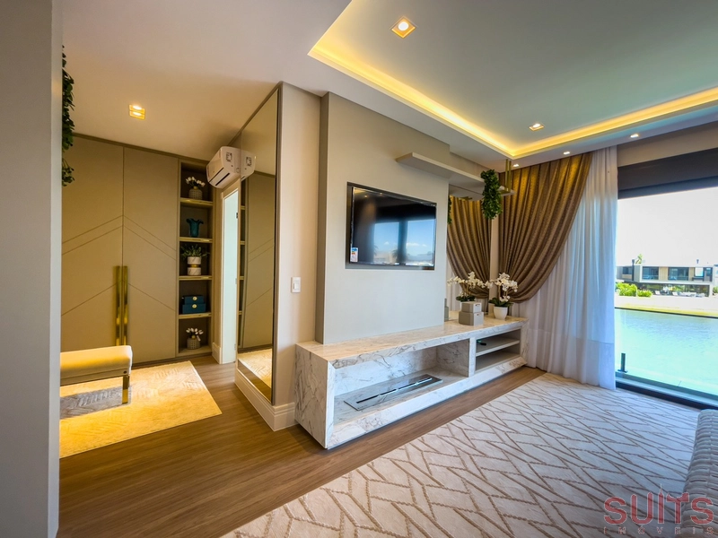 Mansão belíssima nas margens do lago no condomínio Enseada: 76ª foto da galeria de imagens do imóvel