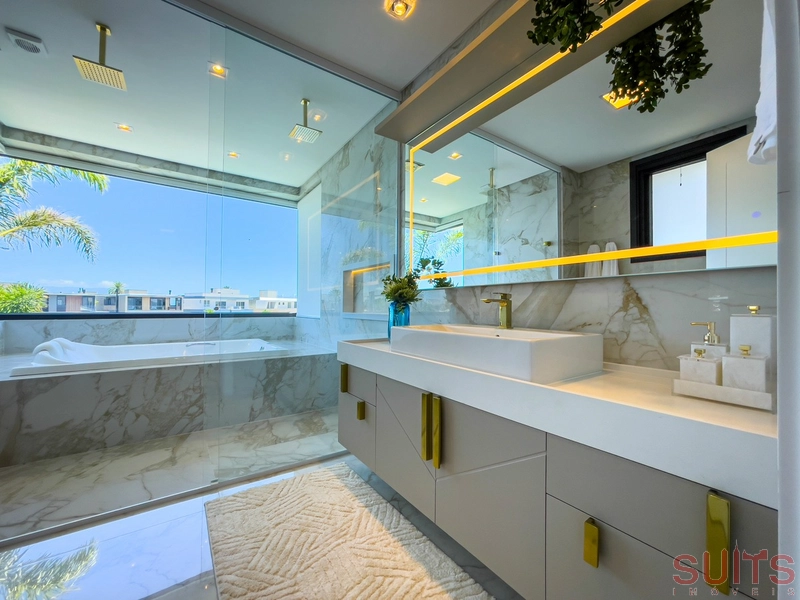 Mansão belíssima nas margens do lago no condomínio Enseada: 81ª foto da galeria de imagens do imóvel