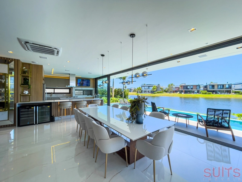 Mansão belíssima nas margens do lago no condomínio Enseada: 19ª foto da galeria de imagens do imóvel