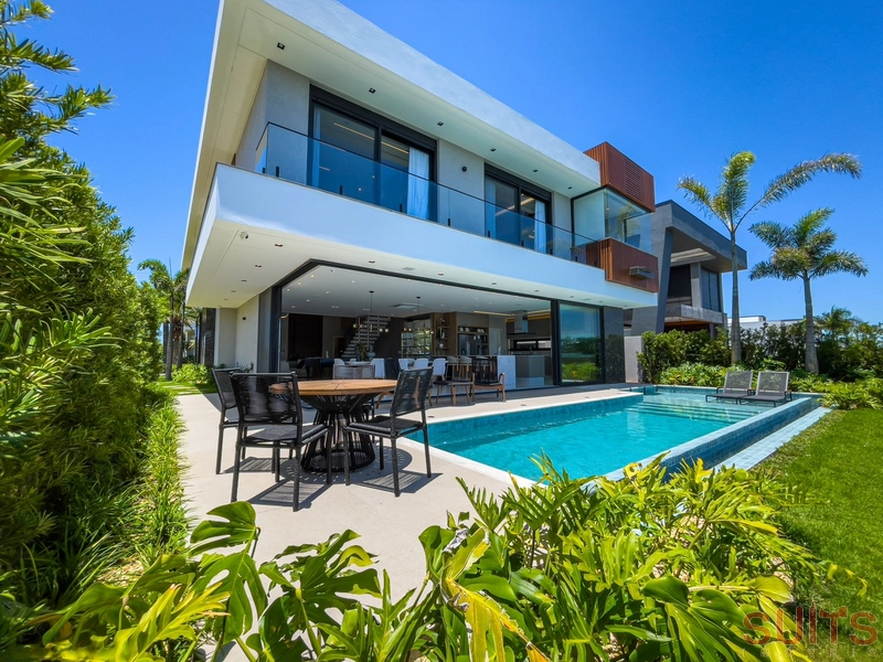 Mansão belíssima nas margens do lago no condomínio Enseada: 35ª foto da galeria de imagens do imóvel