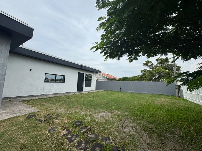 Excelente casa à venda em Atlântida : 2ª foto da galeria de imagens do imóvel