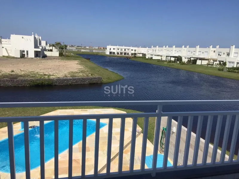 Lindo sobrado beira lago à venda no condomínio Páteo Marbella: 2ª foto da galeria de imagens do imóvel