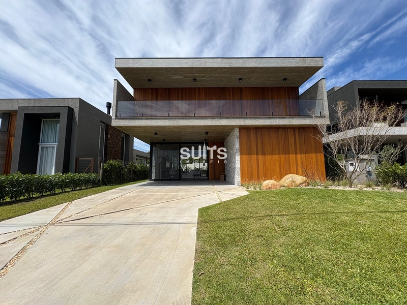 Excelente sobrado no condomínio Costa Serena: 1ª foto da galeria de imagens do imóvel