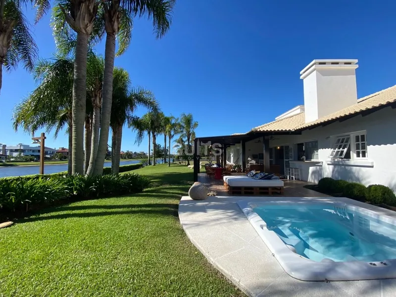 Incrível casa com 02 terrenos no condomínio Atlântida Lagos Park: 9ª foto da galeria de imagens do imóvel