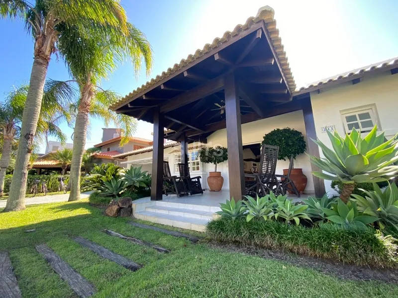 Incrível casa com 02 terrenos no condomínio Atlântida Lagos Park: 2ª foto da galeria de imagens do imóvel