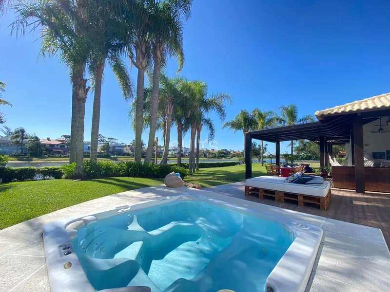 Incrível casa com 02 terrenos no condomínio Atlântida Lagos Park: 12ª foto da galeria de imagens do imóvel