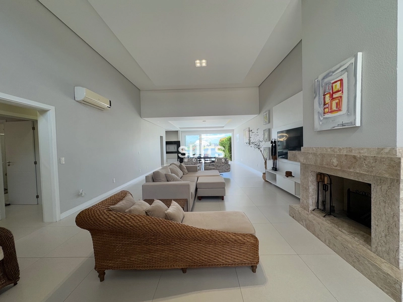 Linda casa no condomínio Riviera: 4ª foto da galeria de imagens do imóvel