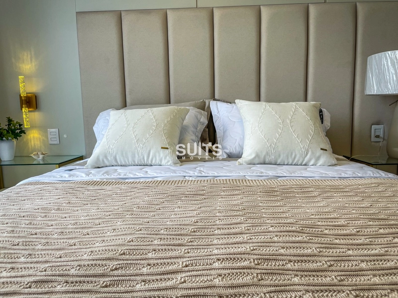 Sobrado padrão AAA beira lago de esquina no condomínio Malibu: 36ª foto da galeria de imagens do imóvel