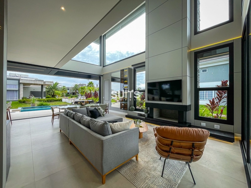 Sobrado padrão AAA beira lago de esquina no condomínio Malibu: 6ª foto da galeria de imagens do imóvel