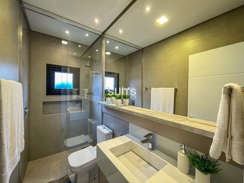 Sobrado padrão AAA beira lago de esquina no condomínio Malibu: 33ª foto da galeria de imagens do imóvel